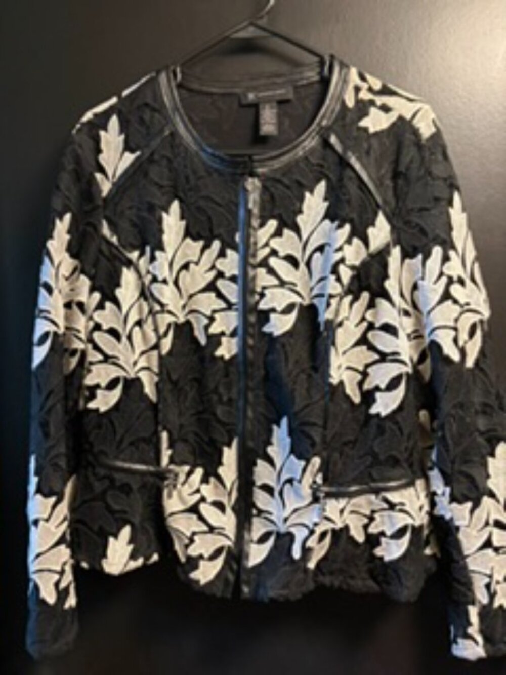 BLACK AND WHITE ZIP UP JACKET